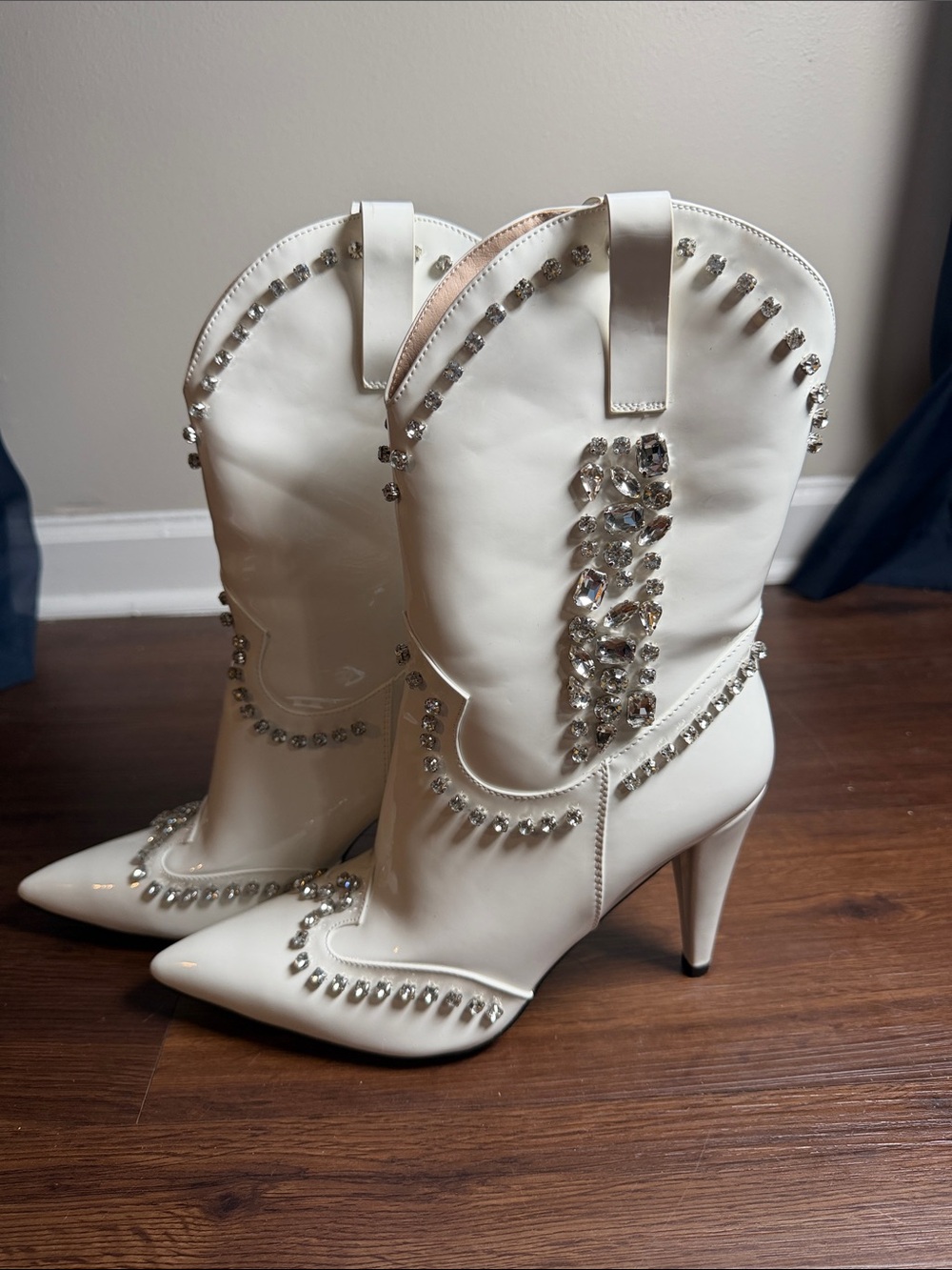 Azalea Wang Official Freida White Cowboy Boots - Picture 4 of 9